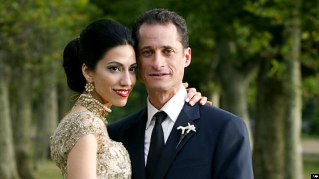 Kongressmen Entoni Uiner va kelin Huma Abedin, 2010 yilning 10 iyuli, Nyu-York
