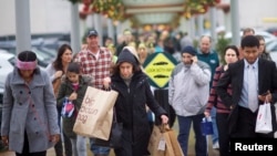 Shoppers walk a connecting path from The Court to The Plaza at the King of Prussia Mall, United State's largest retail shopping space, in King of Prussia, Pennsylvania, Dec. 6, 2014. 