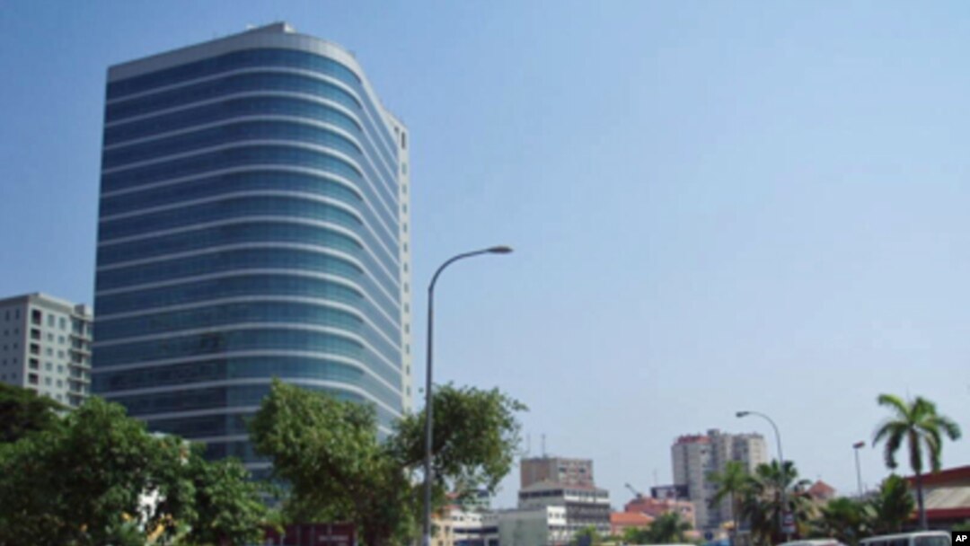 Grupo de jovens manifesta-se em Luanda