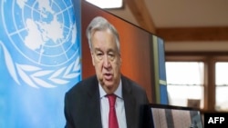 ພາບທີ່ສະໜອງໃຫ້ໂດຍອົງການສະຫະປະຊາຊາດສະແດງໃຫ້ເຫັນວ່າທ່ານ Antonio Guterres ເລຂາທິການໃຫຍ່ອົງການສະຫະປະຊາຊາດກ່າວຢູ່ໃນກອງປະຊຸມຖະແຫລງຂ່າວແບບອອນລາຍ ໃນວັນທີ 3 ເມສາ 2020, ຢູ່ຫ້ອງການຂອງສໍານັກງານໃຫຍ່ ອົງການສະຫະປະຊາຊາດ.