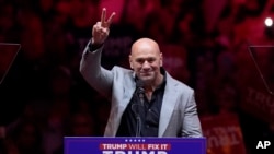 Dana White, CEO UFC, berbicara dalam kampanye kepresidenan Donald Trump di Madison Square Garden, di New York, pada 27 Oktober 2024. (Foto: AP/Evan Vucci)