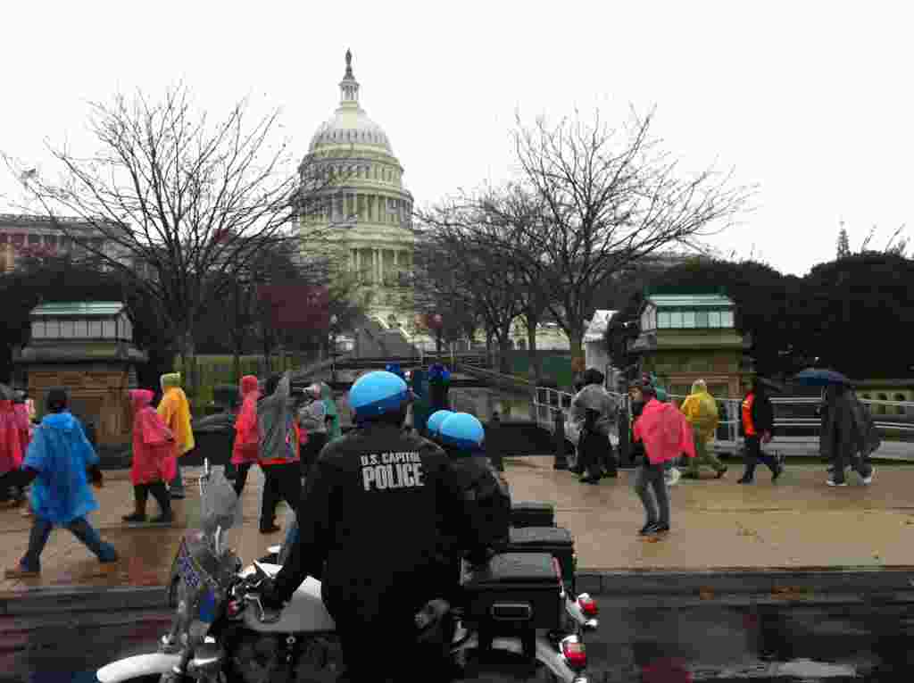La policía de Washington vigiló con cautela la demostración que recorrió varias calles de la ciudad y concluyó en el Capitolio.