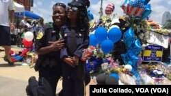 La Policía de Dallas, Texas, sigue llorando la muerte de sus agentes.