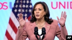 La vicepresidenta Kamala Harris habla en la Conferencia Anual de UnidosUS 2023 el lunes 24 de julio de 2023 en Chicago.