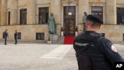 Police officers guard the Palace of the Republic after Bosnian prosecutors ordered the detention of three top Bosnian Serb officials over a series of separatist actions, in the Bosnian town of Banja Luka, 240 kms northwest of Sarajevo, March 12, 2025.