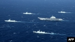 Formacionet e marinës kineze që marrin pjesë në stërvitjet në Detin e Kinës Jugore