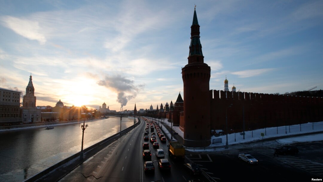  Moskva river, the Kremlin during sunset in the capital Moscow 2015. REUTERS/Maxim Zmeyev 