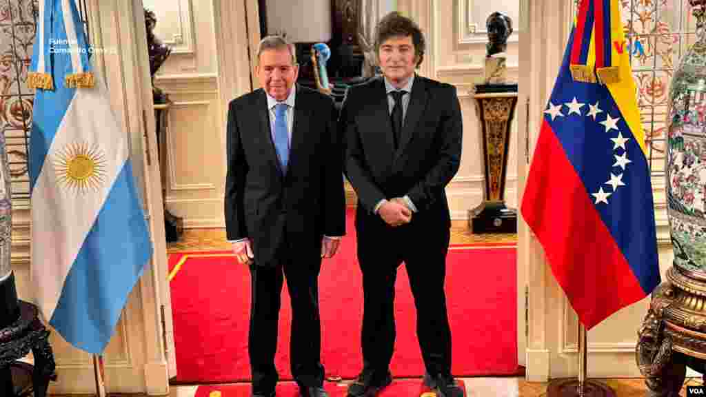 Edmundo González, candidato opositor venezolano, junto a Javier Milei, presidente de Argentina, en la Casa Rosada, el 4 de enero de 2025.&nbsp;