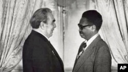 Leonid Brezhev e Agostinho Neto