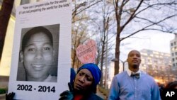 Une effigie de Tamir Rice brandie lors d'une manifestation, à Cleveland, Ohio, 1er décembre 2014.