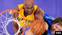 Lamar Odom (izquierda) fue encontrado inconsciente en un burdel de Nevada.