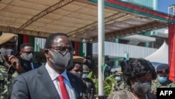 FILE - Malawi's President Lazarus Chakwera (L) and first lady Monica Chakwera depart following his inauguration at the Kamuzu Baracks, at Malawi Defense Force Headquarters, in Lilongwe, July 6, 2020. 