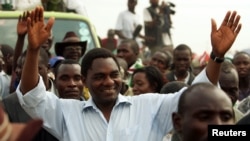 Hakainde Hichilema, United Democratic Alliance (UDA) leader and presidential candidate for Zambia's upcoming elections, greets his supporters at Zingalume compound in Lusaka, September 26, 2006. 