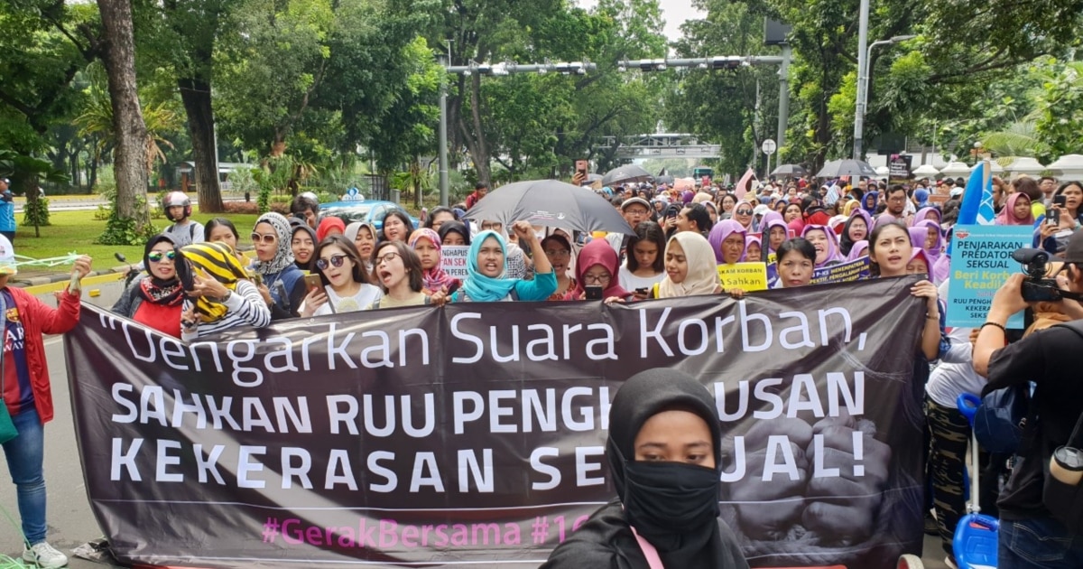 Katta etuk kokrak bilan porno