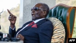 L'ancien président du Zimbabwe, Robert Mugabe, lors d'une conférence de presse dans sa résidence "Blue Roof", à Harare, le 29 juillet 2018.