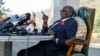 L'ancien président du Zimbabwe, Robert Mugabe, prend la parole lors d'une conférence de presse tenue dans sa résidence "Blue Roof", à Harare, le 29 juillet 2018.