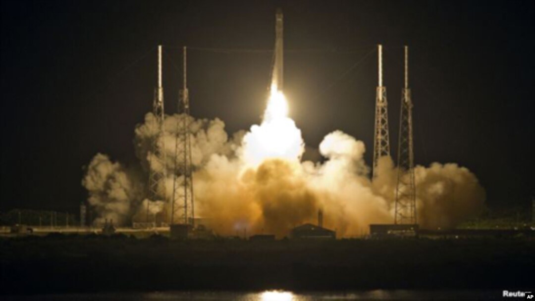 Hỏa tiễn Falcon 9 rời bệ phóng tại mũi Canaveral, ở Florida hôm 22/5/12 