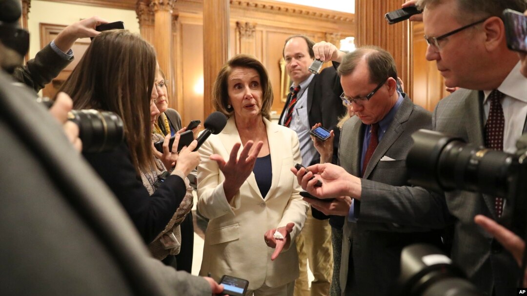 Lãnh tụ Khối Thiểu số Hạ viện Nancy Pelosi, nói với các phóng viên tại Điện Capitol ngày 7/2/2018 về nỗ lực bỏ phiếu bảo vệ "Dreamer".