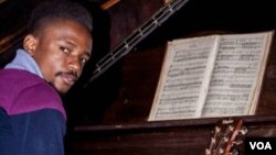 UNyasha otshaya umculo ozothileyo.