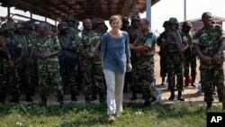 US Ambassador to the United Nations Samantha Power meets peacekeepers from Burundi at the airport in Bangui, Central African Republic, Dec. 19, 2013. Peacekeepers from Burundi are accused of sexual abuse while in the Central African Republic. 