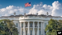 Vista de la fachada principal de la sede del gobierno estadounidense, la Casa Blanca, en Washington, divulgada este 6 de agosto de 2024.