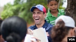 Líderes de oposición celebraron junto al triunfador de las elecciones primarias, Henrique Capriles.