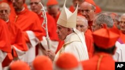 El papa Francisco nombró 13 nuevos cardenales, instruyéndoles a apegarse a la fe y mostrar la compasión de Dios hacia los desafortunados del mundo.