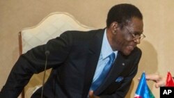 Le président équato-guinéen Teodoro Obiang Nguema lors d'une conférence de presse au palais présidentiel tunisien à Carthage, près de Tunis, 27 février 2018.