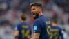 Olivier Giroud wa Ufaransa akishangilia baada ya kufunga bao la pili dhidi ya Uingereza. REUTERS.