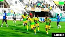 'Yan wasan kungiyar kwallo kafa ta Plateau United suna murnar zura kwallo (Hoto: Shafin Plateau United Facebook)