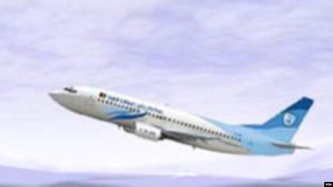 Sebuah pesawat Pamir Airways sesaat setelah lepas landas (foto: dokumentasi).