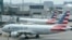 Des avions d'American Airlines sur le tarmac à l'aéroport international de Boston, dans le Massachusetts, le 21 juillet 2021.
