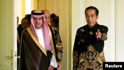 Presiden Joko Widodo menyambut Menteri Luar Negeri Arab Saudi Adel bin Ahmed Al-Jubeir di Istana Bogor, Senin, 22 Oktober 2018.