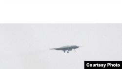 网友上传的中国”利剑“无人机试飞照片。 （微博图片）