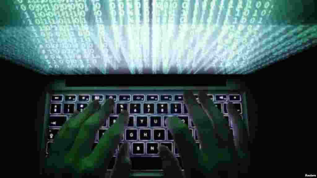 Bắc Hàn dính líu tới vụ tấn công ngân hàng Việt Nam? Công ty an ninh mạng Symantec đã phát hiện ra các bằng chứng cho thấy Bắc Hàn đứng sau một loạt các vụ tấn công mạng nhắm vào một số ngân hàng của châu Á, trong đó có Việt Nam. Symantec cho biết phần mềm độc được sử dụng để đánh cắp 81 triệu đôla từ ngân hàng trung ương Bangladesh có liên quan tới các vụ tấn công vào ngân hàng ở Việt Nam và Philippines. 