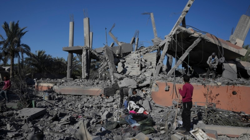 Deadly Israeli strikes hit central Gaza