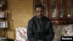 Récemment libéré de prison, Keyfalew Tefera, âgé de 33 ans, dit avoir été torturé à Addis-Abeba en Éthiopie, le 17 juillet 2018.