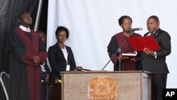 Mozambique's President Filipe Nyusi, right, during his inauguration ceremony in Maputo, Mozambique, Jan. 15, 2020.