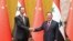 바샤르 알아사드(왼쪽) 시리아 대통령과 리창 중국 총리가 25일 베이징에서 회동하고 있다.