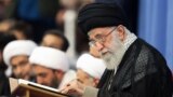 در روزهای ماه رمضان، رهبر جمهوری اسلامی ایران میزبان نشستی با قاریان به نام &quot;محفل انس با قرآن کریم&quot; است.