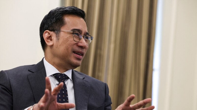 ผู้ว่าแบงก์ชาติเตือนศก.ไทยอาจขยายตัวไม่ถึง 2.9% เเม้รบ.เเจกเงินกระตุ้น