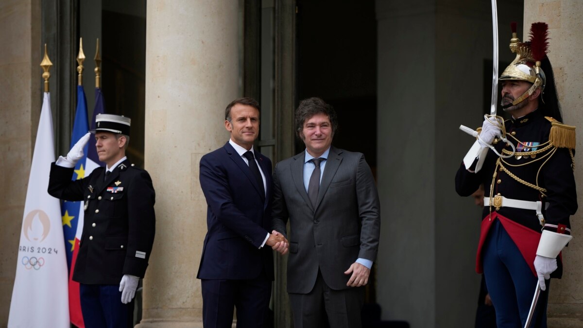 Milei and Macron meet in Paris; each appear to depart behind variations within the soccer subject