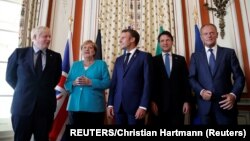 Francuski predsednik Emanuel Makron (u sredini) sa britanskim premijerom Borisom Džonsonom (krajnje levo), nemačkom kancelarkom Angelom Merkel (L), premijerom Italije u tehničkom mandatu Đuzepeom Konteom (D) i odlazećim predsednikom Evropskog saveta Donaldom Tuskom