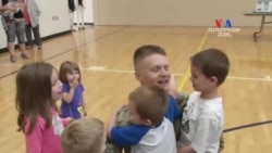 SHORT VIDEO: Զինվորն անակնկալի է բերում իր երեխաներին