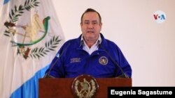 Alejandro Giammattei, presidente de Guatemala informa sobre las medidas que se tomaran después de reportarse 18 casos de coronavirus en Casa Presidencial. [Foto: Eugania Sagastume, VOA]