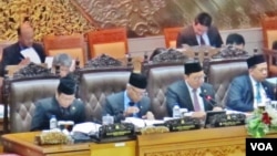 Rapat paripurna anggota Dewan Perwakilan Rakyat (DPR) yang berlangsung pada Kamis (27/4) di gedung DPR/MPR belum memutuskan mengenai hak angket terkait kasus dugaan korupsi kartu tanda penduduk elektronik atau e-KTP. (Foto: VOA/Fathiyah Wardah).