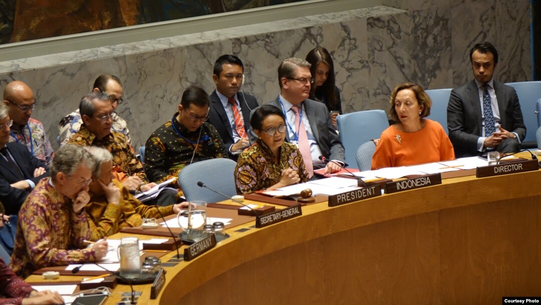 Menlu Indonesia Retno Marsudi memimpin jalannya Sidang DK PBB yang diwarnai "Diplomasi Batik" di New York hari Selasa 7/5 (Foto courtesy: Kemlu RI).