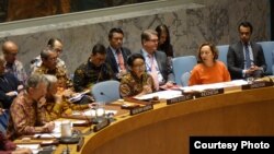 Menlu Indonesia Retno Marsudi memimpin jalannya Sidang DK PBB yang diwarnai "Diplomasi Batik" di New York hari Selasa 7/5 (Foto courtesy: Kemlu RI).