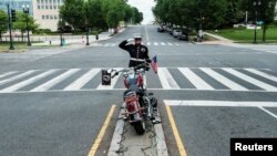 Amid Pandemic, Americans Remember Nation's Fallen Soldiers