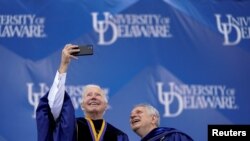 El presidente estadounidense Biden pronuncia el discurso de graduación en la Universidad de Delaware, en Newark, el sábado, 28 de mayo de 2022.